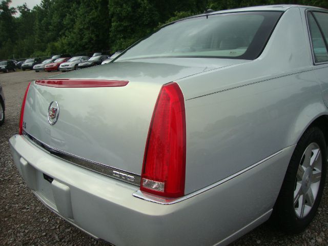 Cadillac DTS 2006 photo 18