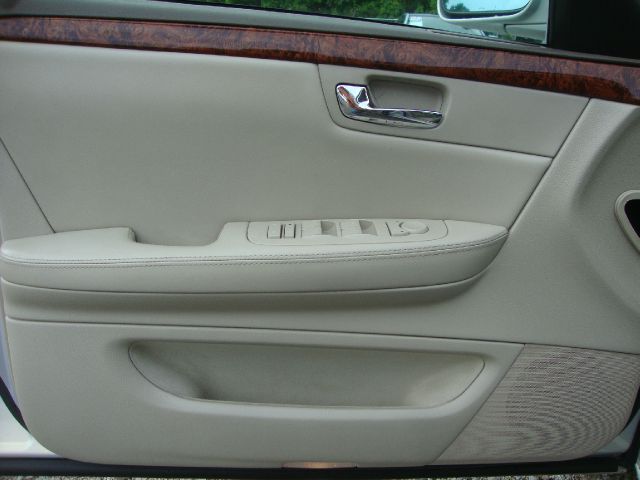 Cadillac DTS 2006 photo 20