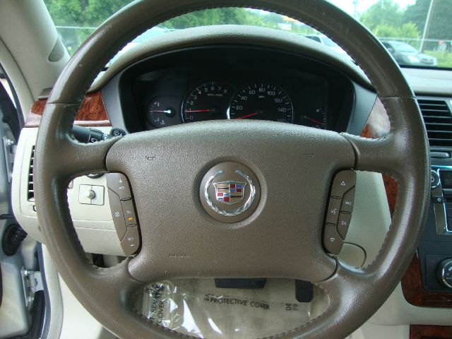 Cadillac DTS 2006 photo 24