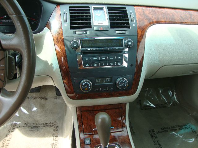 Cadillac DTS 2006 photo 29