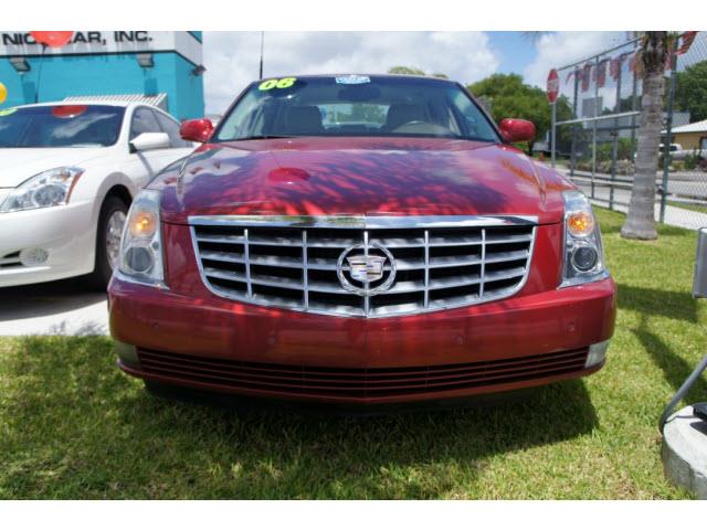 Cadillac DTS 2006 photo 2