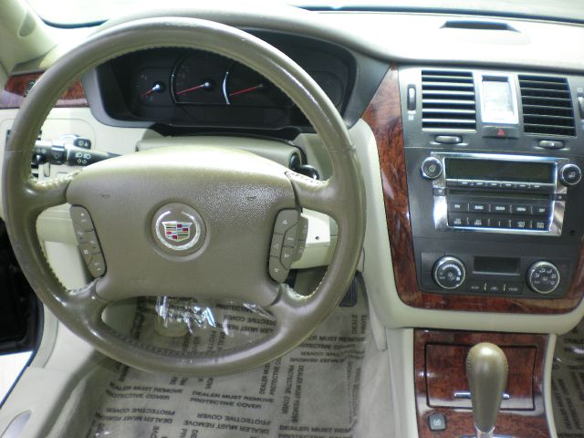 Cadillac DTS 2006 photo 17