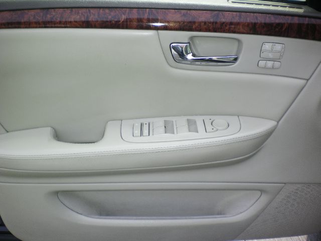 Cadillac DTS 2006 photo 23