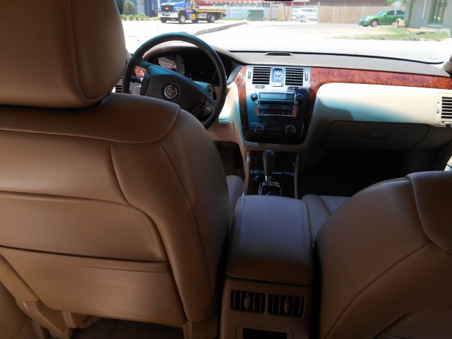 Cadillac DTS 2006 photo 12