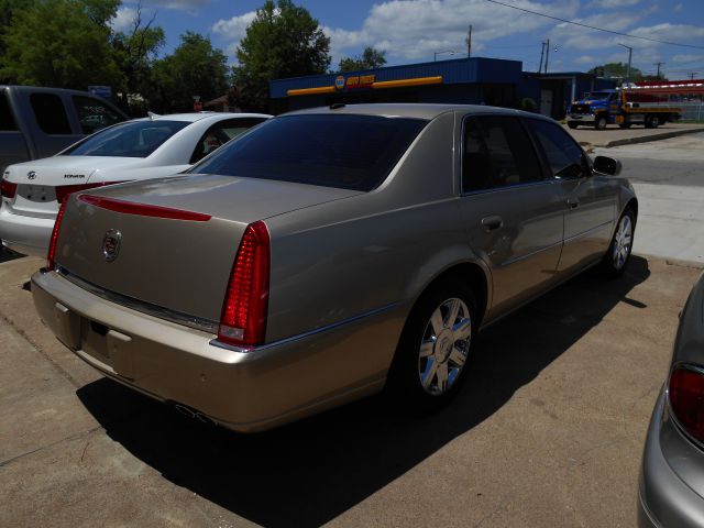 Cadillac DTS 2006 photo 14