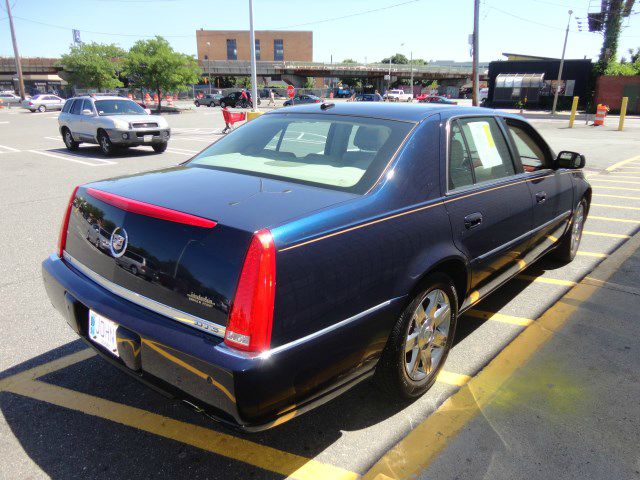 Cadillac DTS 2006 photo 1