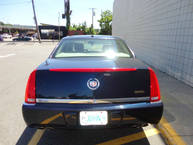 Cadillac DTS 2006 photo 2