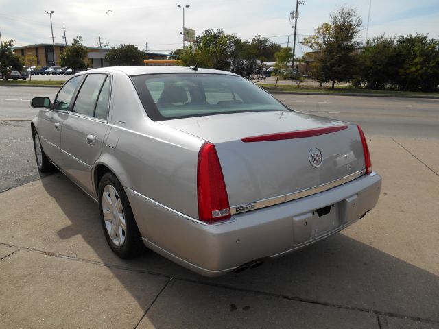 Cadillac DTS 2006 photo 1