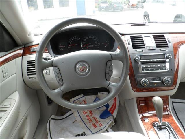 Cadillac DTS 2006 photo 12