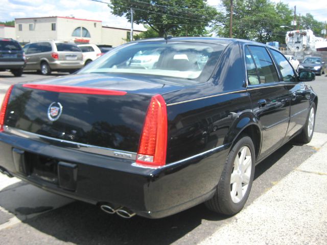 Cadillac DTS 2006 photo 2