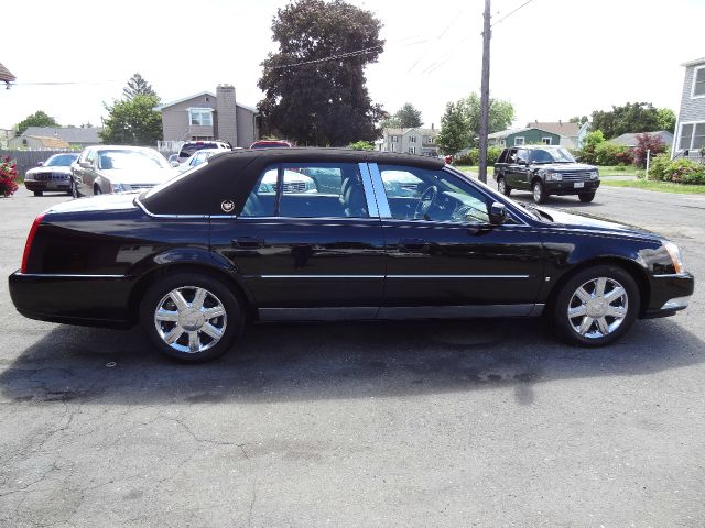 Cadillac DTS 2006 photo 2