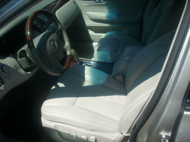 Cadillac DTS 2006 photo 2