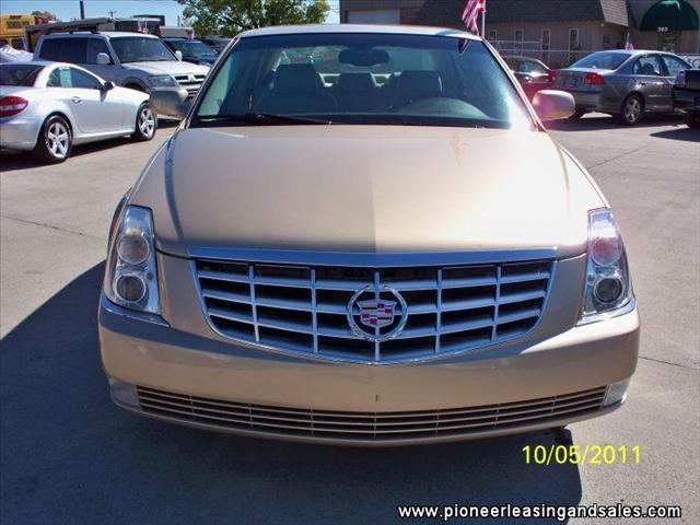 Cadillac DTS 2006 photo 2