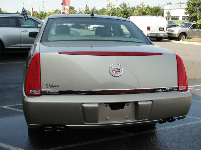 Cadillac DTS 2006 photo 1