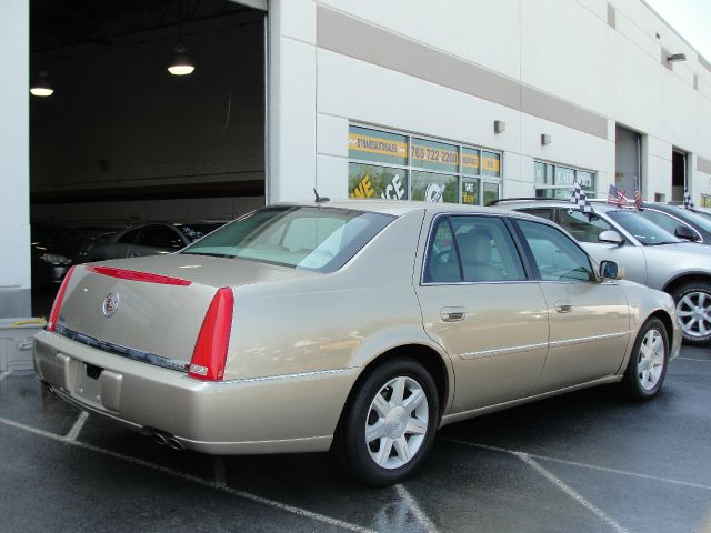 Cadillac DTS 2006 photo 2