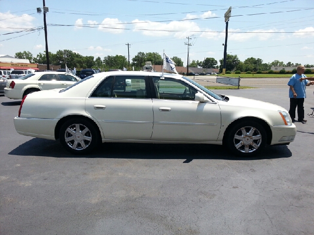 Cadillac DTS 2007 photo 2