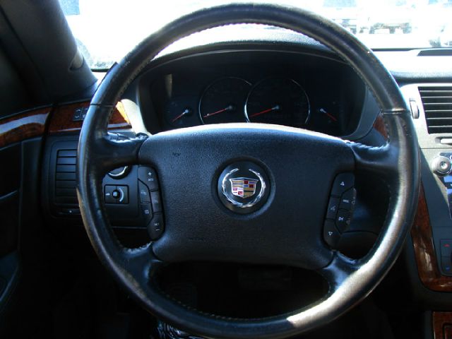 Cadillac DTS 2007 photo 2