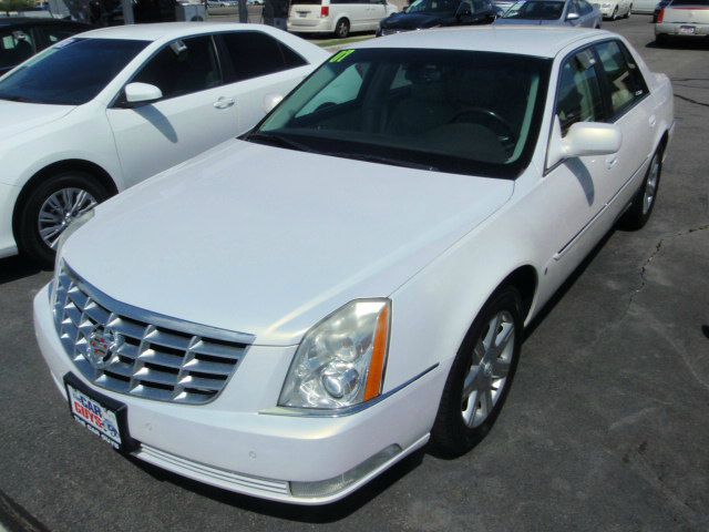 Cadillac DTS 2007 photo 2