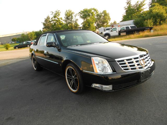 Cadillac DTS 2007 photo 2