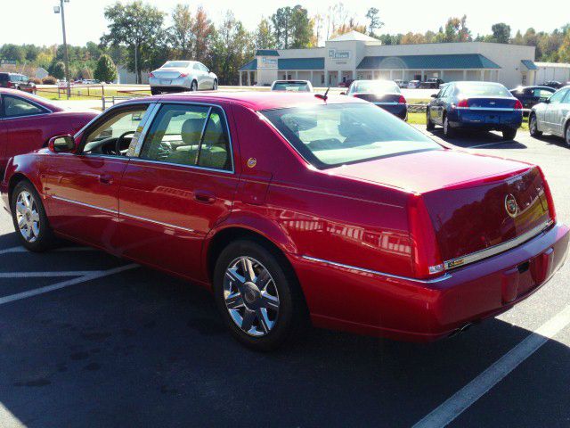 Cadillac DTS Unknown Sedan