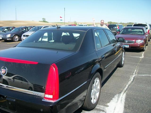 Cadillac DTS 2007 photo 2