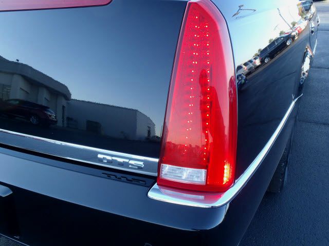 Cadillac DTS 2007 photo 2