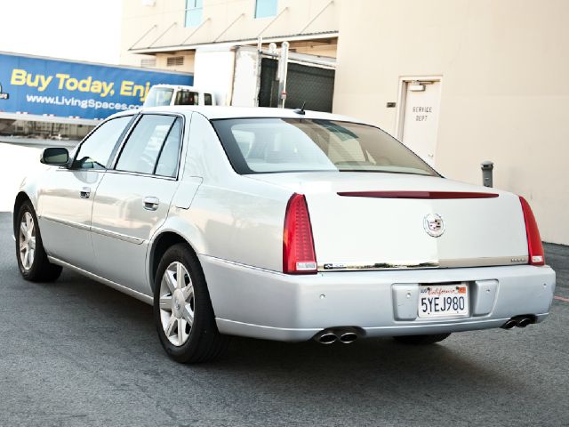 Cadillac DTS 4dr Sdn I4 CVT Ltd Avail Sedan