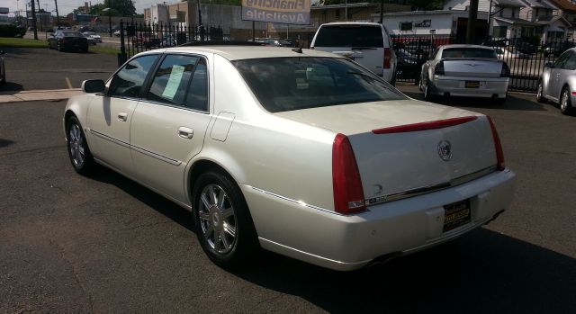 Cadillac DTS 4dr Sdn I4 CVT Ltd Avail Sedan