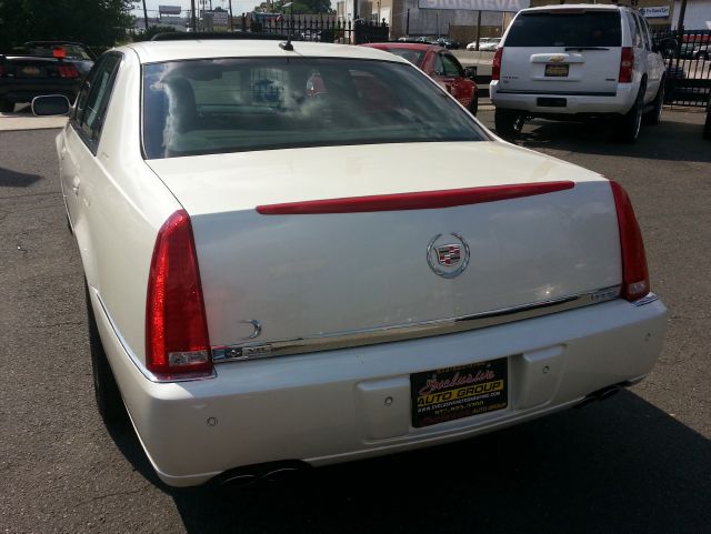 Cadillac DTS 2007 photo 2