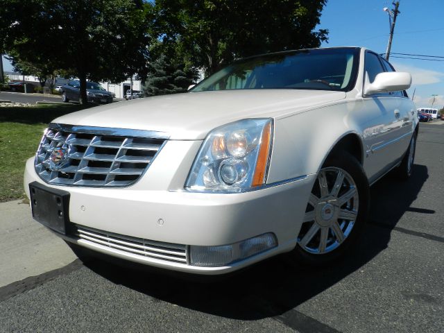 Cadillac DTS 2007 photo 2