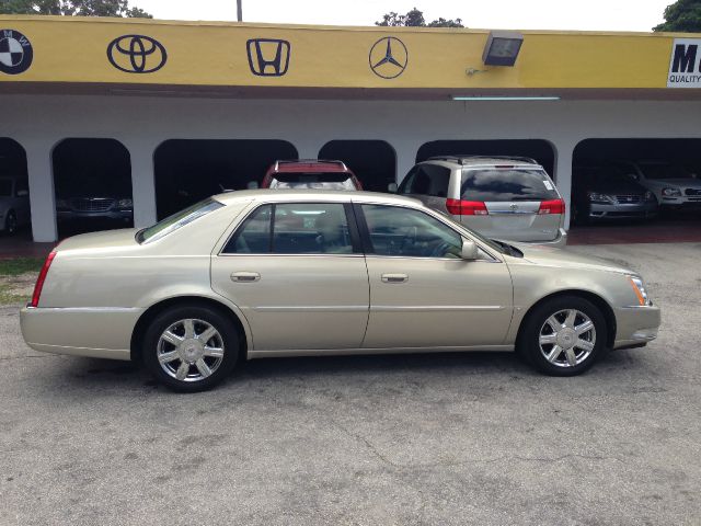 Cadillac DTS 2007 photo 2