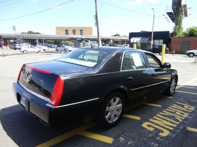 Cadillac DTS 2007 photo 2