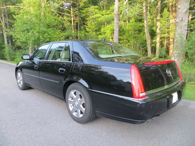 Cadillac DTS 2007 photo 1