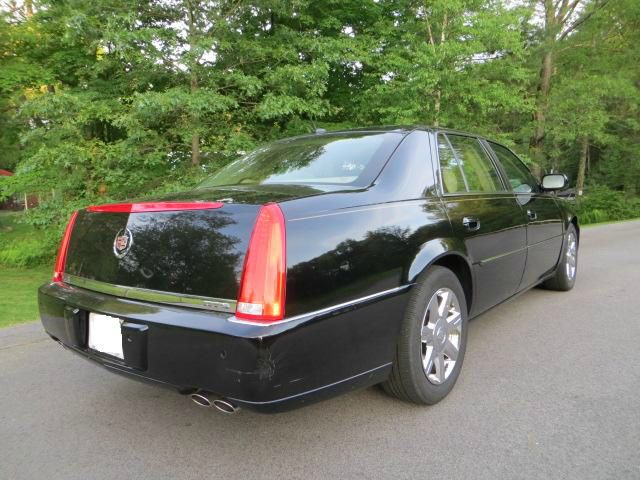 Cadillac DTS 2007 photo 11