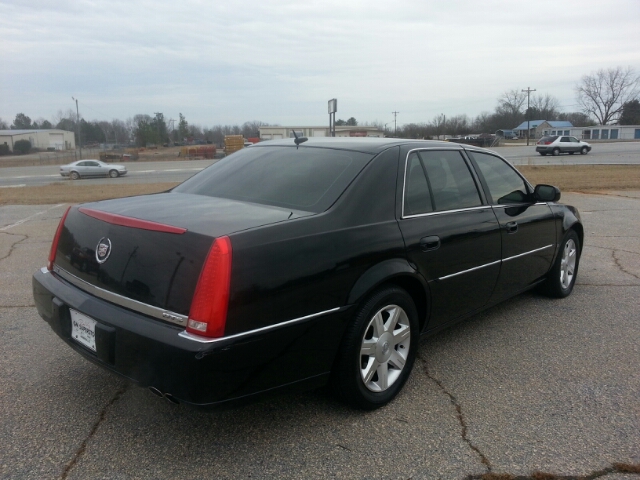 Cadillac DTS 2007 photo 2