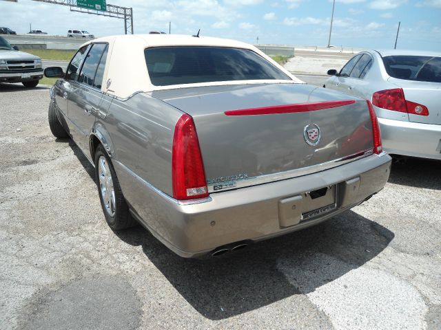 Cadillac DTS 2007 photo 2