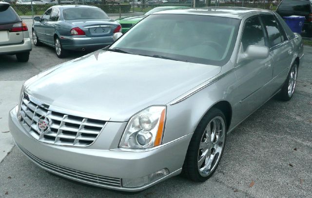 Cadillac DTS 2007 photo 1