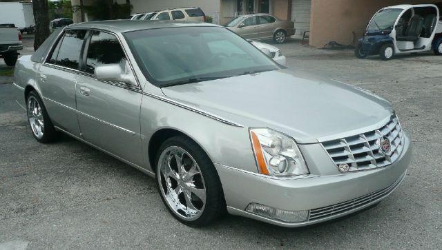 Cadillac DTS 2007 photo 2