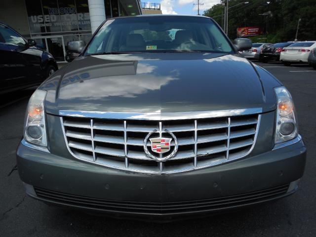 Cadillac DTS 2007 photo 1