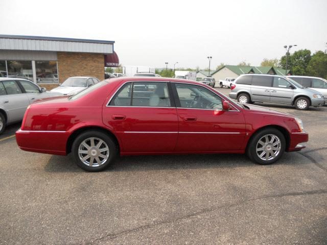 Cadillac DTS 2008 photo 2