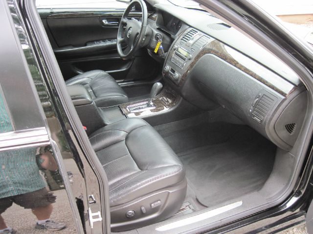 Cadillac DTS 2008 photo 2