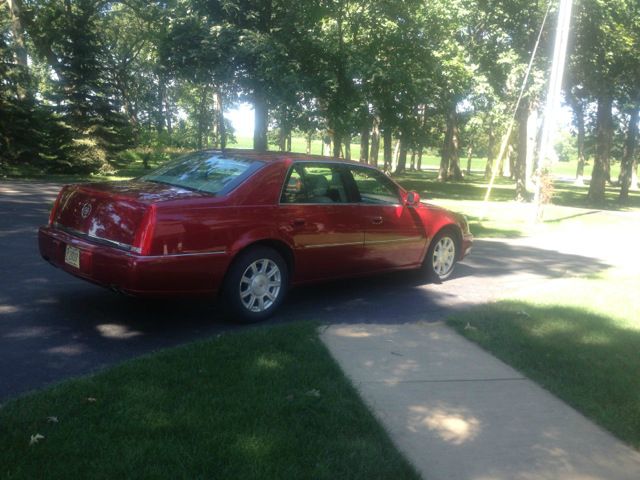 Cadillac DTS 2008 photo 1