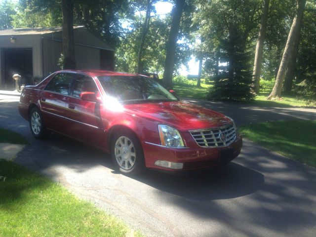 Cadillac DTS 2008 photo 2