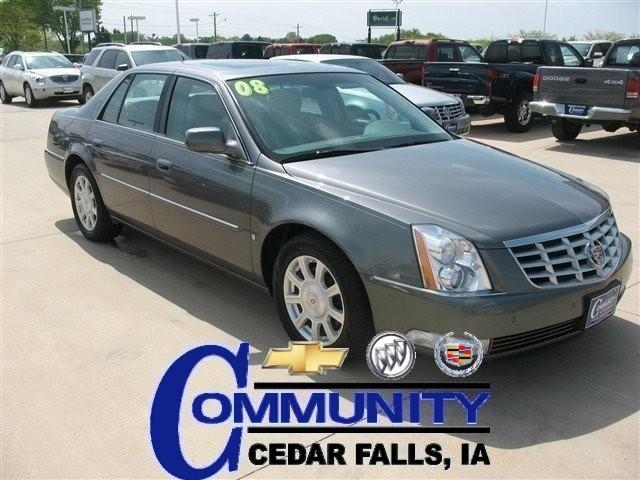 Cadillac DTS Base Sedan