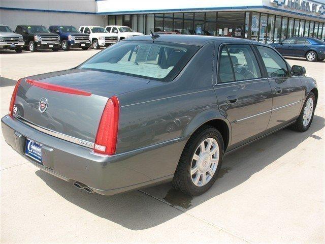 Cadillac DTS 2008 photo 1