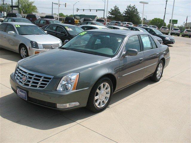 Cadillac DTS 2008 photo 2