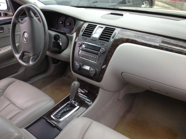 Cadillac DTS 2008 photo 2