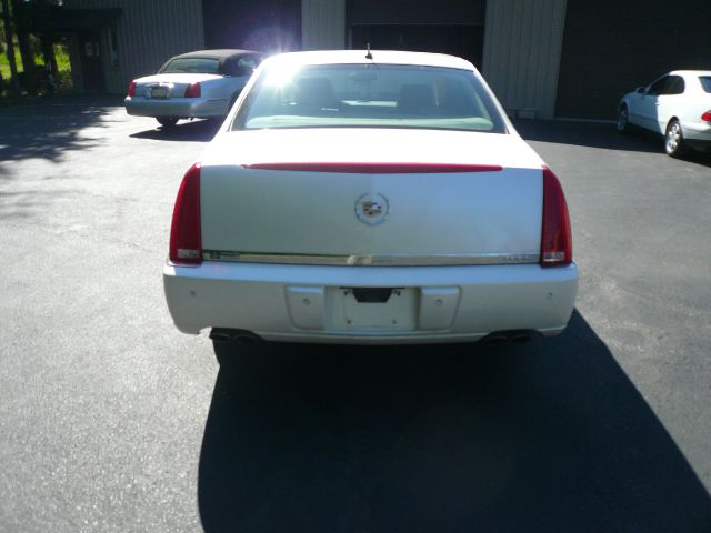 Cadillac DTS 2008 photo 1