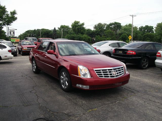 Cadillac DTS Base Sedan