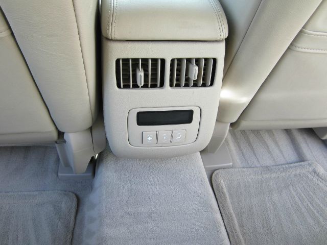 Cadillac DTS 2008 photo 12